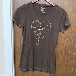 Gap project red graphic tee designed by Si Scott. Brown size medium.